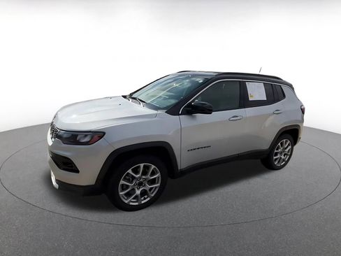 Used 2025 Jeep Compass Limited image 8