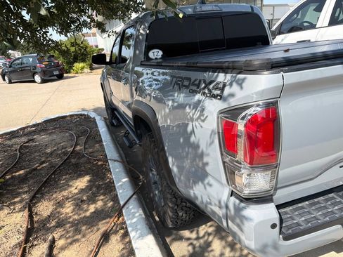 Used 2020 Toyota Tacoma TRD Off-Road w/ TRD Premium Off Road Package AWD/4WD image 8