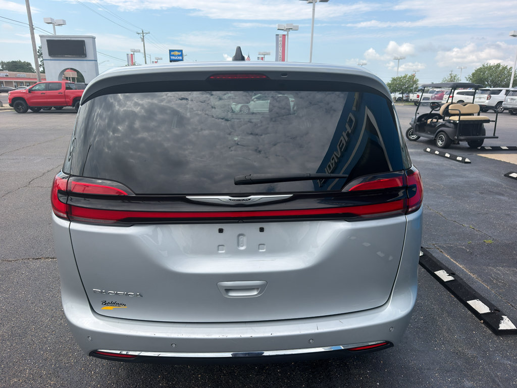 Used 2023 Chrysler Pacifica Touring-L FWD image 5