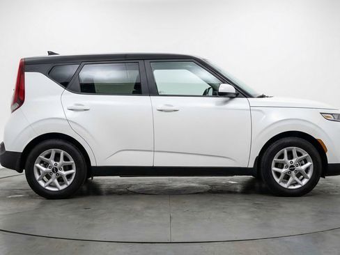 Used 2025 Kia Soul LX w/ LX Technology Package FWD image 11