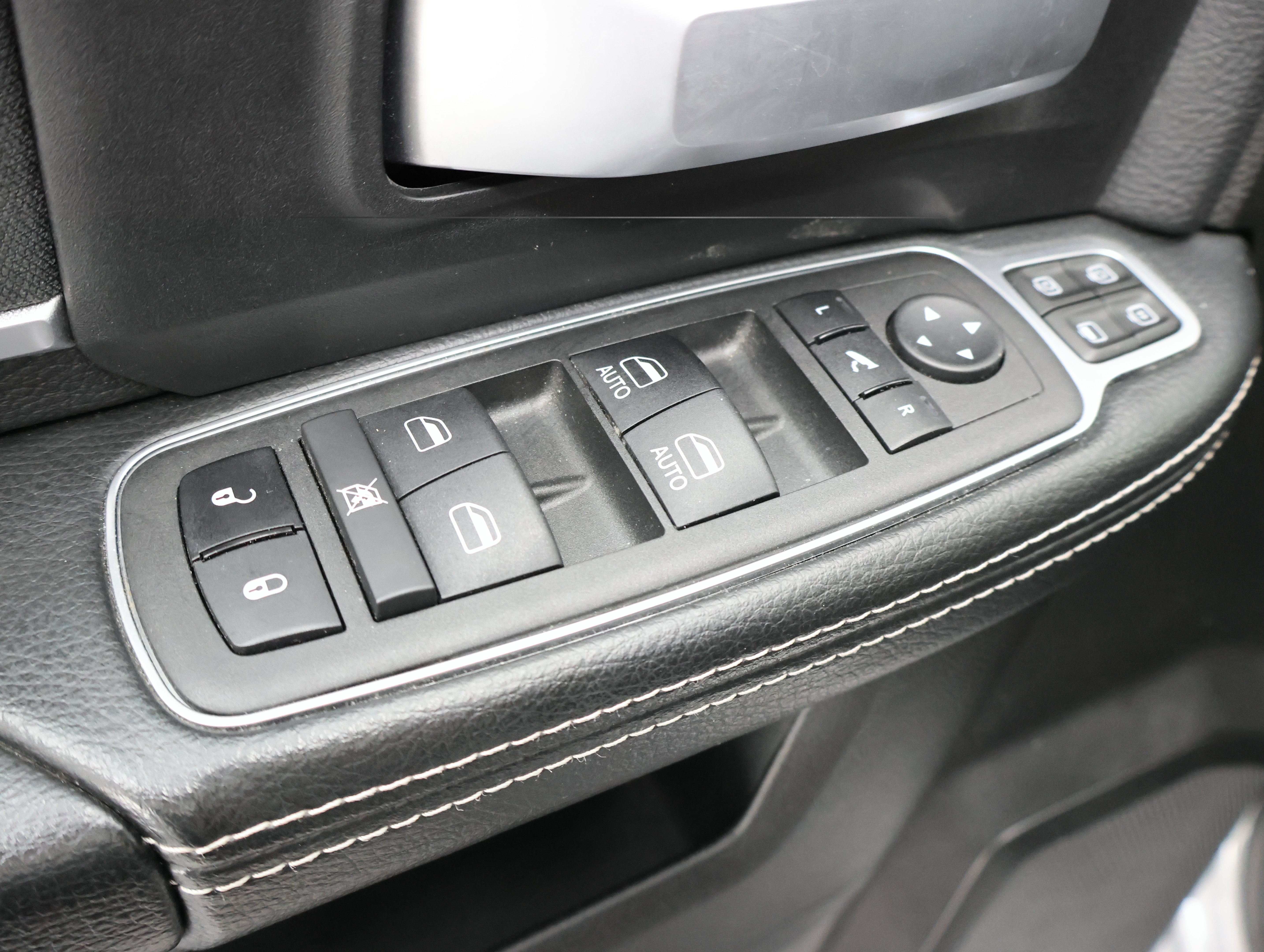 Used 2024 RAM 3500 Big Horn w/ Night Edition AWD/4WD image 39