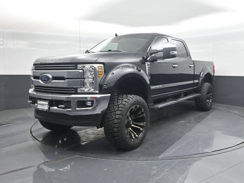 Used 2019 Ford F250 Lariat w/ Lariat Ultimate Package AWD/4WD image 32
