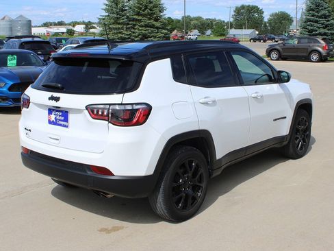 Used 2022 Jeep Compass Latitude w/ Convenience Group AWD/4WD image 5