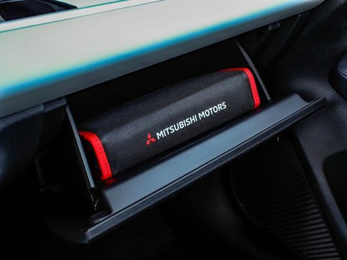 New 2025 Mitsubishi Outlander SE image 18