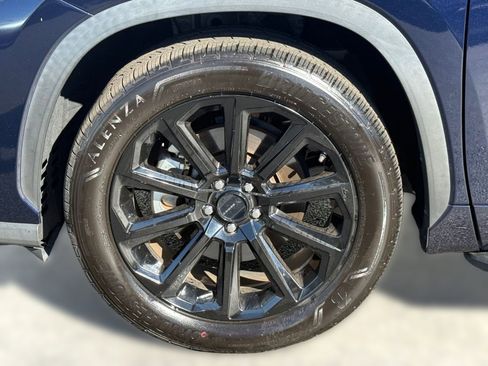 Used 2022 Toyota Highlander XLE image 12