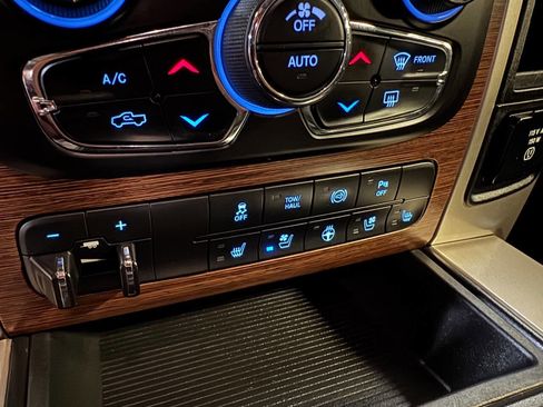 Used 2015 RAM 3500 Laramie w/ Black Appearance Group image 33