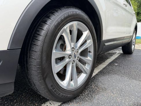 Used 2018 Ford Explorer XLT w/ Equipment Group 202A FWD image 29
