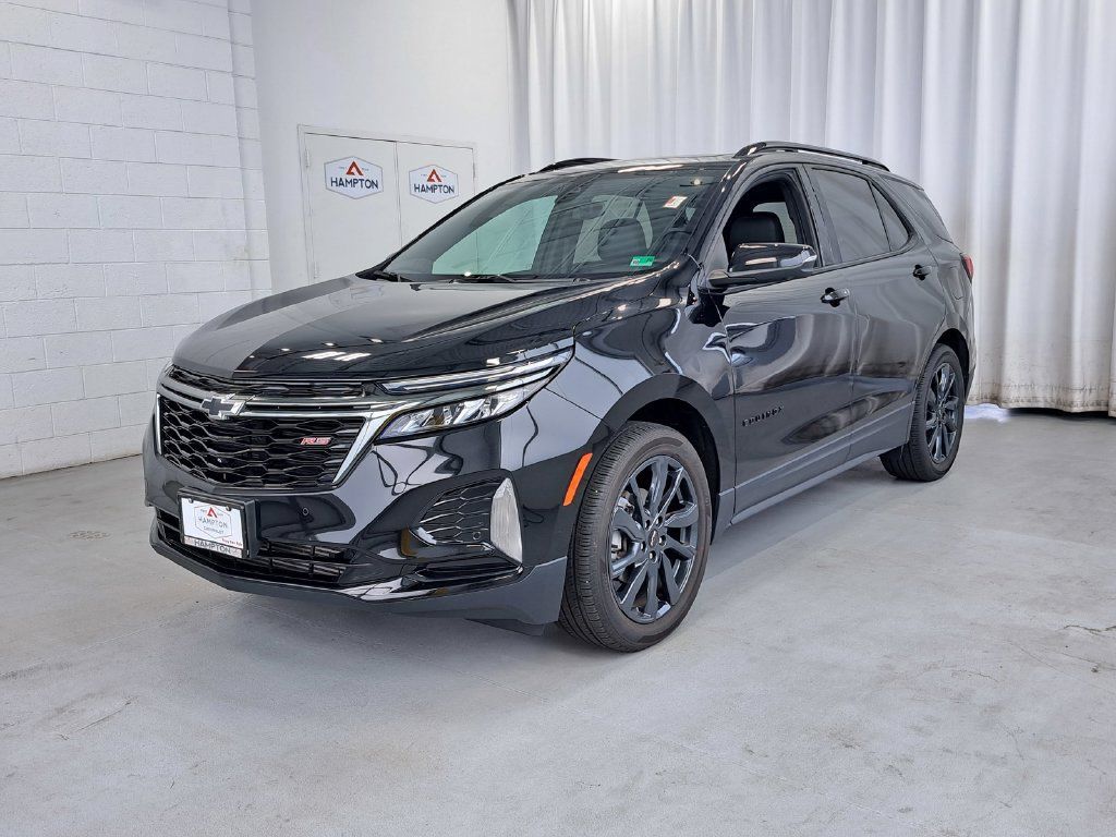 Used 2023 Chevrolet Equinox RS w/ RS Leather Package FWD image 2