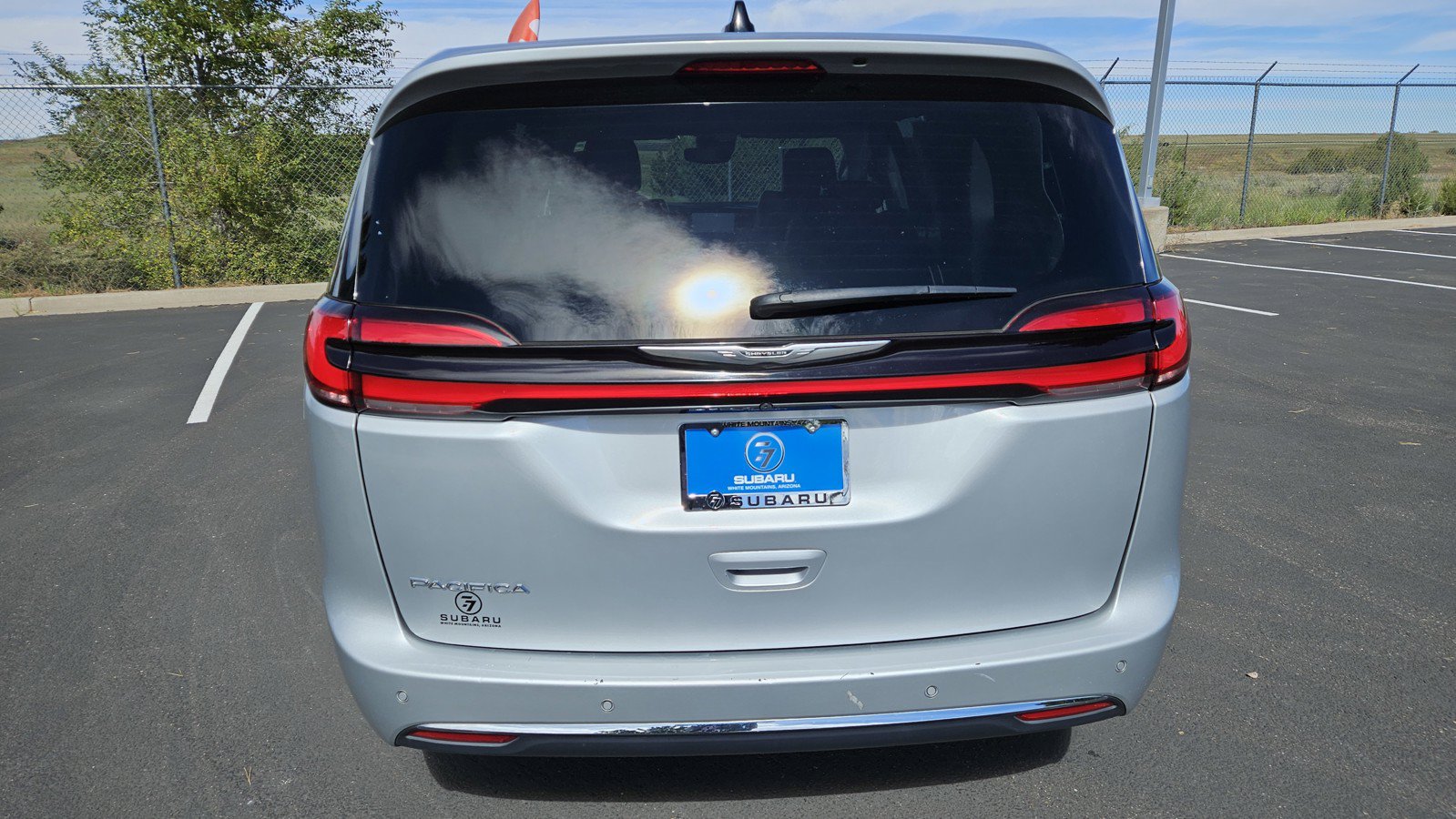 Used 2024 Chrysler Pacifica Touring-L FWD image 6