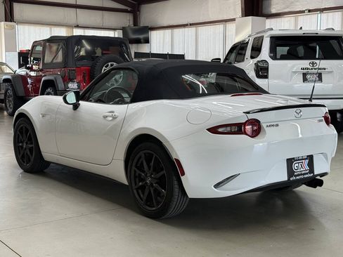 Used 2016 MAZDA MX-5 Miata Club RWD image 4
