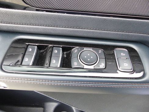 Used 2025 Lincoln Aviator AWD image 17