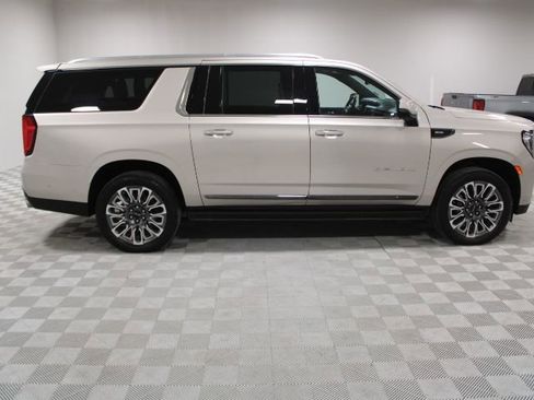 Used 2023 GMC Yukon XL Denali Ultimate w/ LPO, Floor Liner Package image 13