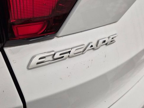 Used 2019 Ford Escape SE image 7