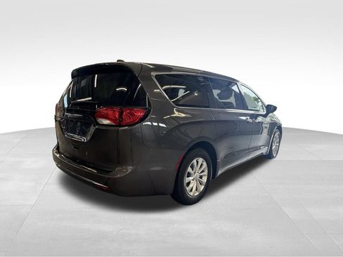 Used 2018 Chrysler Pacifica Touring Plus FWD image 28