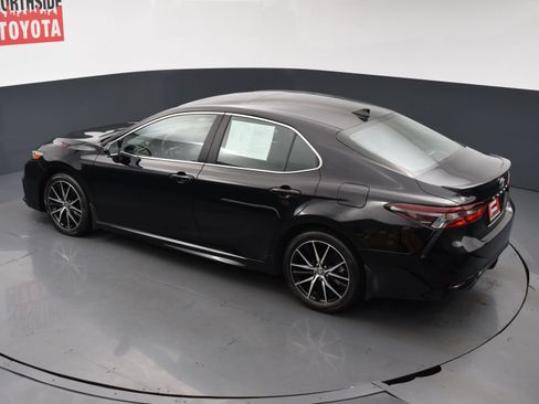 Used 2023 Toyota Camry SE w/ Cold Weather Package FWD image 22