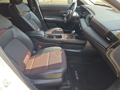 Certified 2025 Nissan Kicks SR FWD image 27