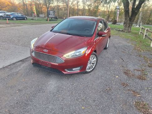 Used 2017 Ford Focus Titanium image 5