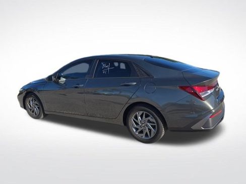 Used 2024 Hyundai Elantra SEL FWD image 4