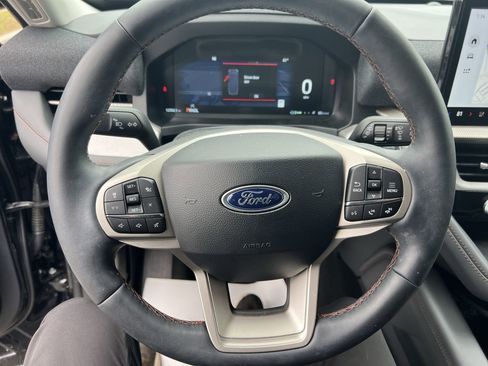 Used 2025 Ford Explorer Active w/ Active Comfort Package RWD image 18