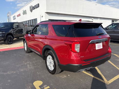 Used 2020 Ford Explorer XLT w/ Equipment Group 202A AWD/4WD image 7