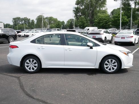Certified 2025 Toyota Corolla LE FWD image 8
