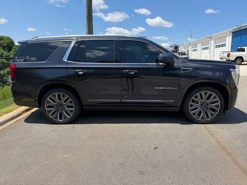 Used 2025 GMC Yukon Denali Ultimate AWD/4WD image 3