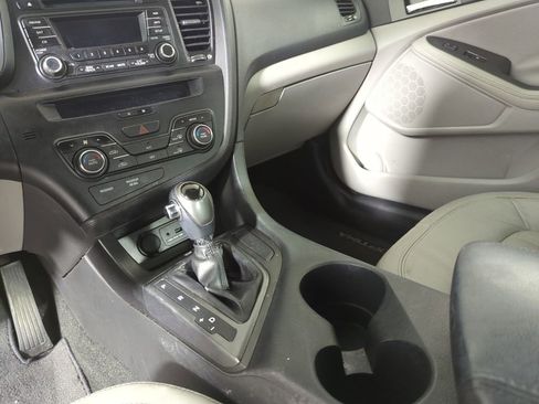 Used 2011 Kia Optima EX image 18