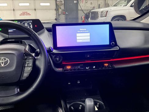 Used 2025 Toyota Prius Plug-In Hybrid image 7