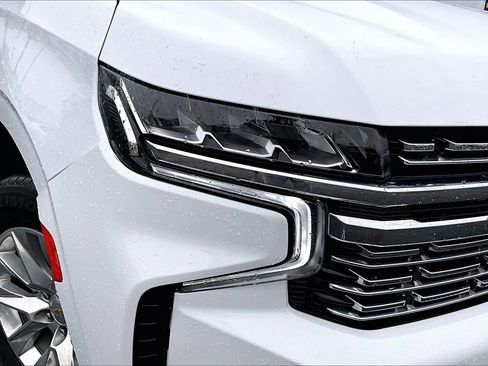 Used 2023 Chevrolet Suburban Premier AWD/4WD image 28