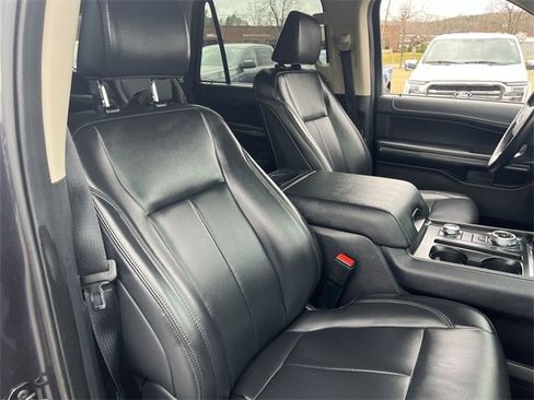 Used 2024 Ford Expedition XLT image 32
