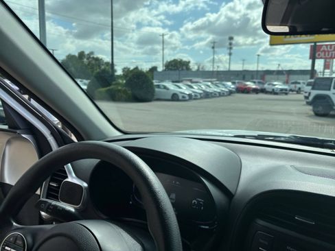 Used 2025 Kia Soul LX w/ LX Technology Package FWD image 31