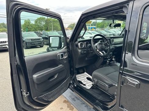 Used 2019 Jeep Wrangler Unlimited Sahara w/ Cold Weather Group AWD/4WD image 21