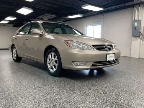 Used 2005 Toyota Camry XLE FWD image 3