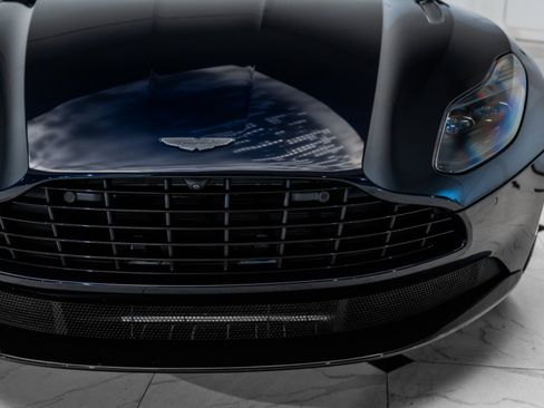 Used 2023 Aston Martin DB11 Coupe image 45
