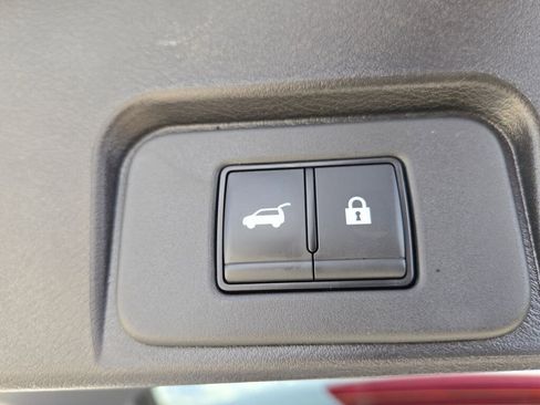 Used 2025 Nissan Rogue SV AWD/4WD image 14