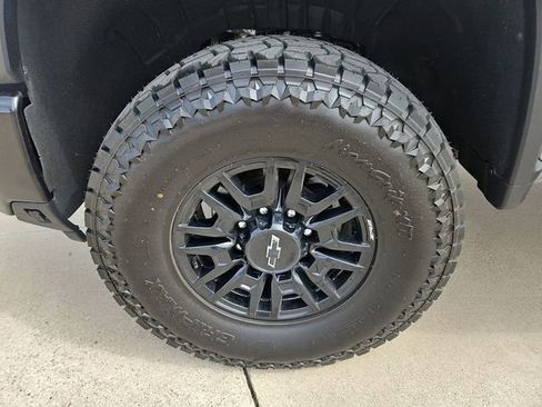 Used 2025 Chevrolet Silverado 2500 ZR2 image 32