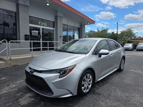 Used 2020 Toyota Corolla LE FWD image 1