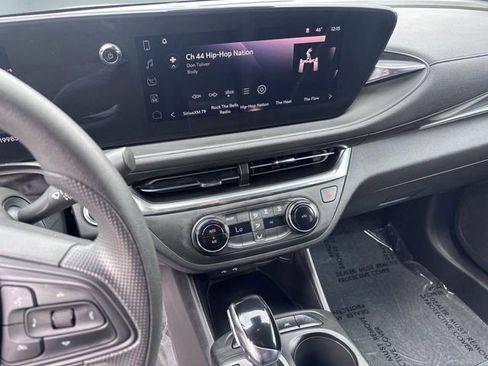 Used 2025 Buick Envista Preferred image 21