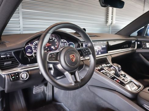 Used 2018 Porsche Panamera image 4