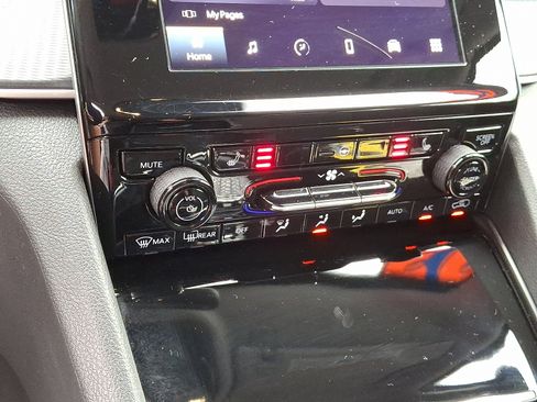 Certified 2023 Jeep Grand Cherokee Laredo w/ Luxury Tech Group I image 16