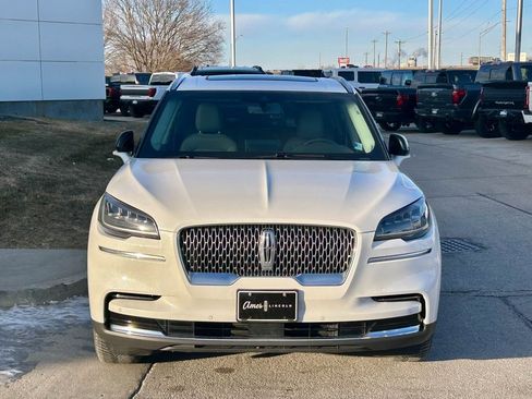 Used 2023 Lincoln Aviator AWD w/ Premium Package image 7