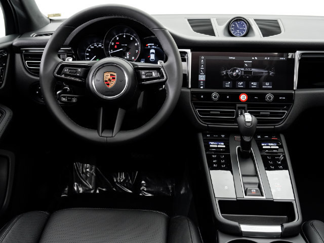 Certified 2026 Porsche Macan AWD/4WD image 15