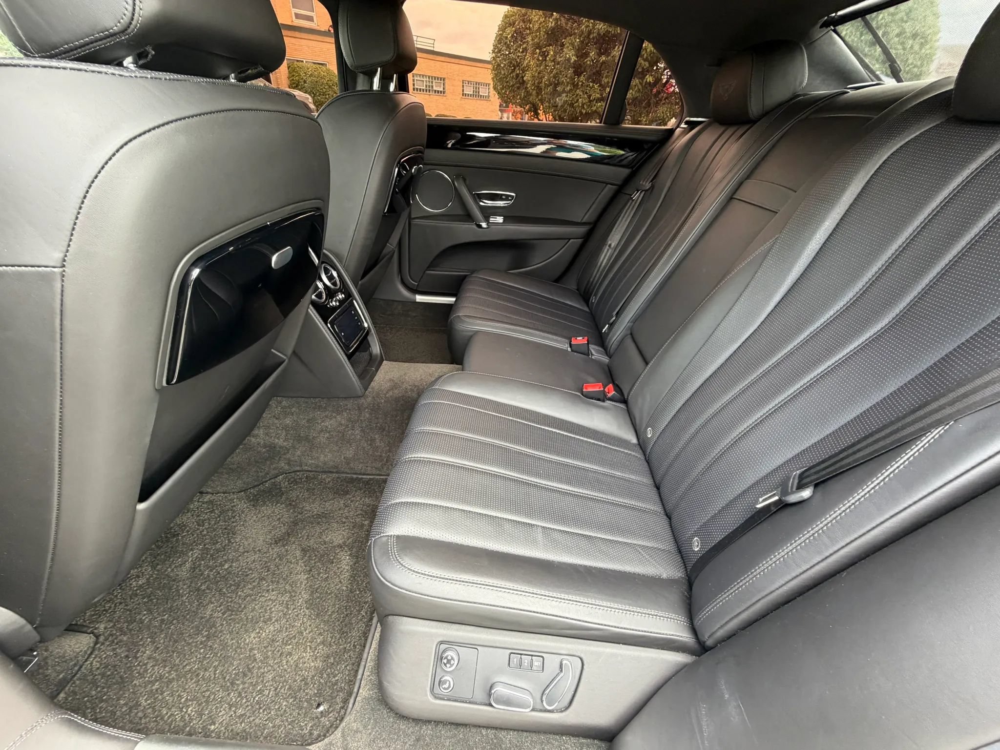 Used 2016 Bentley Flying Spur V8 AWD/4WD image 12