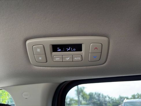 Used 2026 Kia Carnival FWD image 24