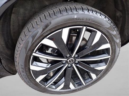 Used 2025 Volvo XC90 T8 Plus w/ Protection Package Premier AWD/4WD image 7