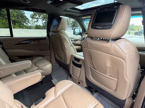 Used 2019 Cadillac Escalade Platinum image 52