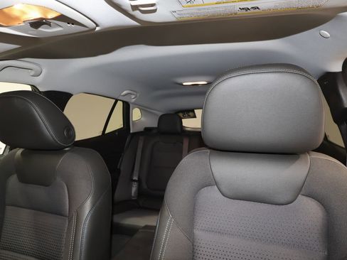 Certified 2025 Chevrolet Trax LT image 17