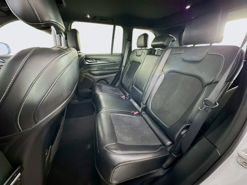 Used 2023 Jeep Grand Cherokee Altitude RWD image 27