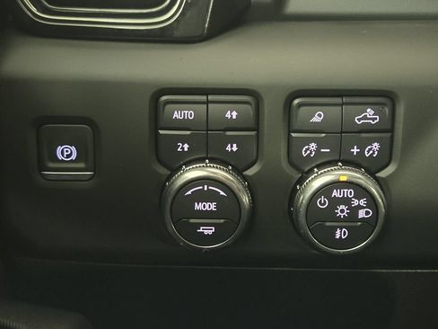 Used 2024 GMC Sierra 2500 AT4X w/ AT4X AEV Edition AWD/4WD image 22