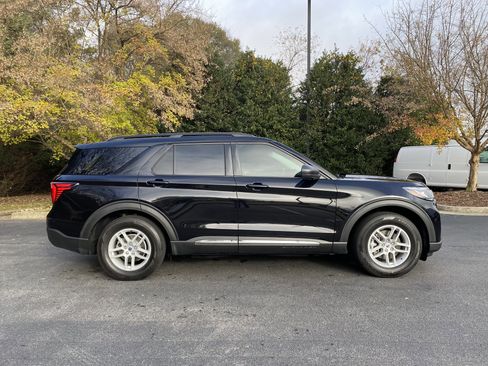 Used 2025 Ford Explorer Active image 10